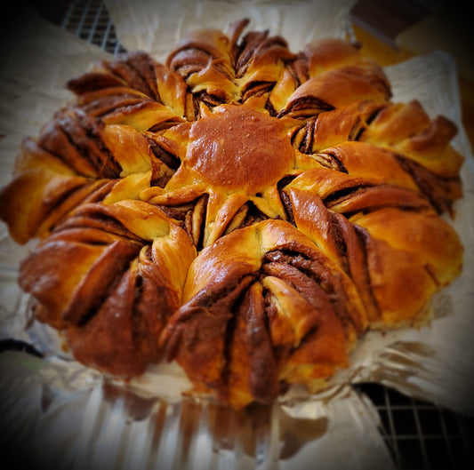 Star-shaped Brioche