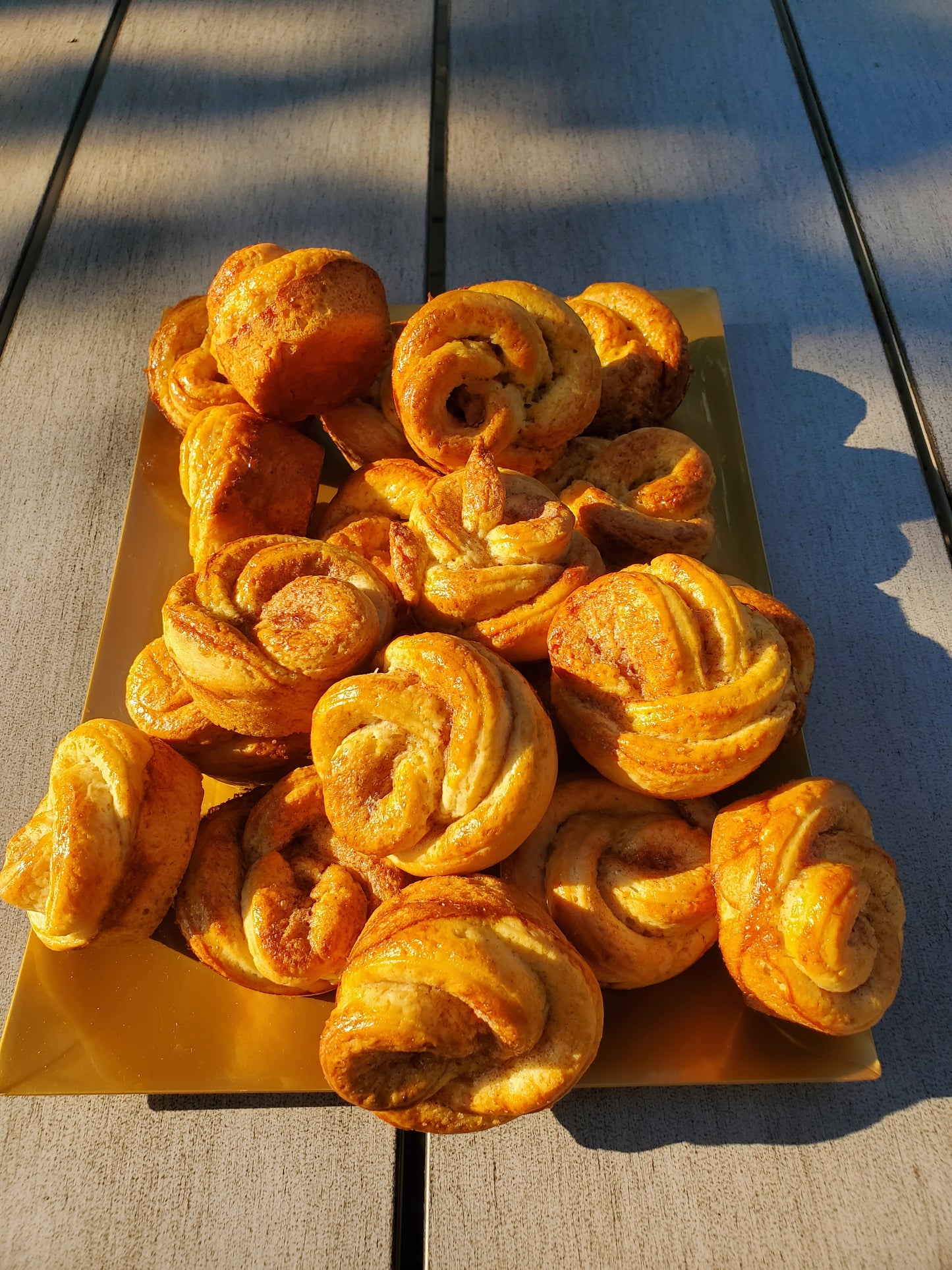 Rose-shaped Honey Rolls