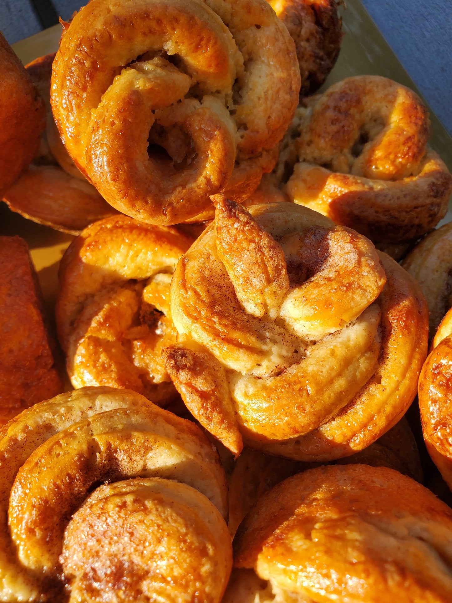 Rose-shaped Honey Rolls