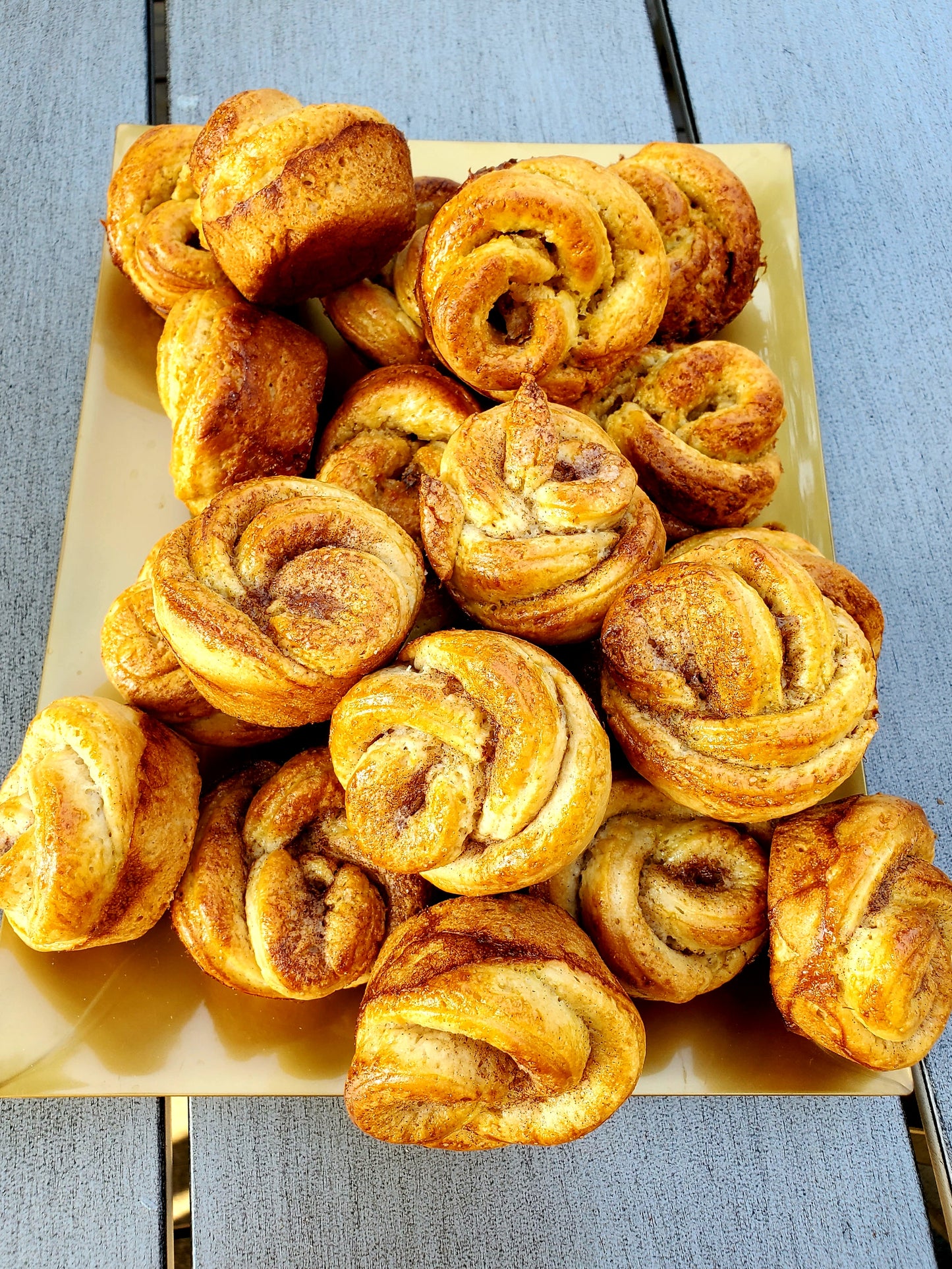 Rose-shaped Honey Rolls