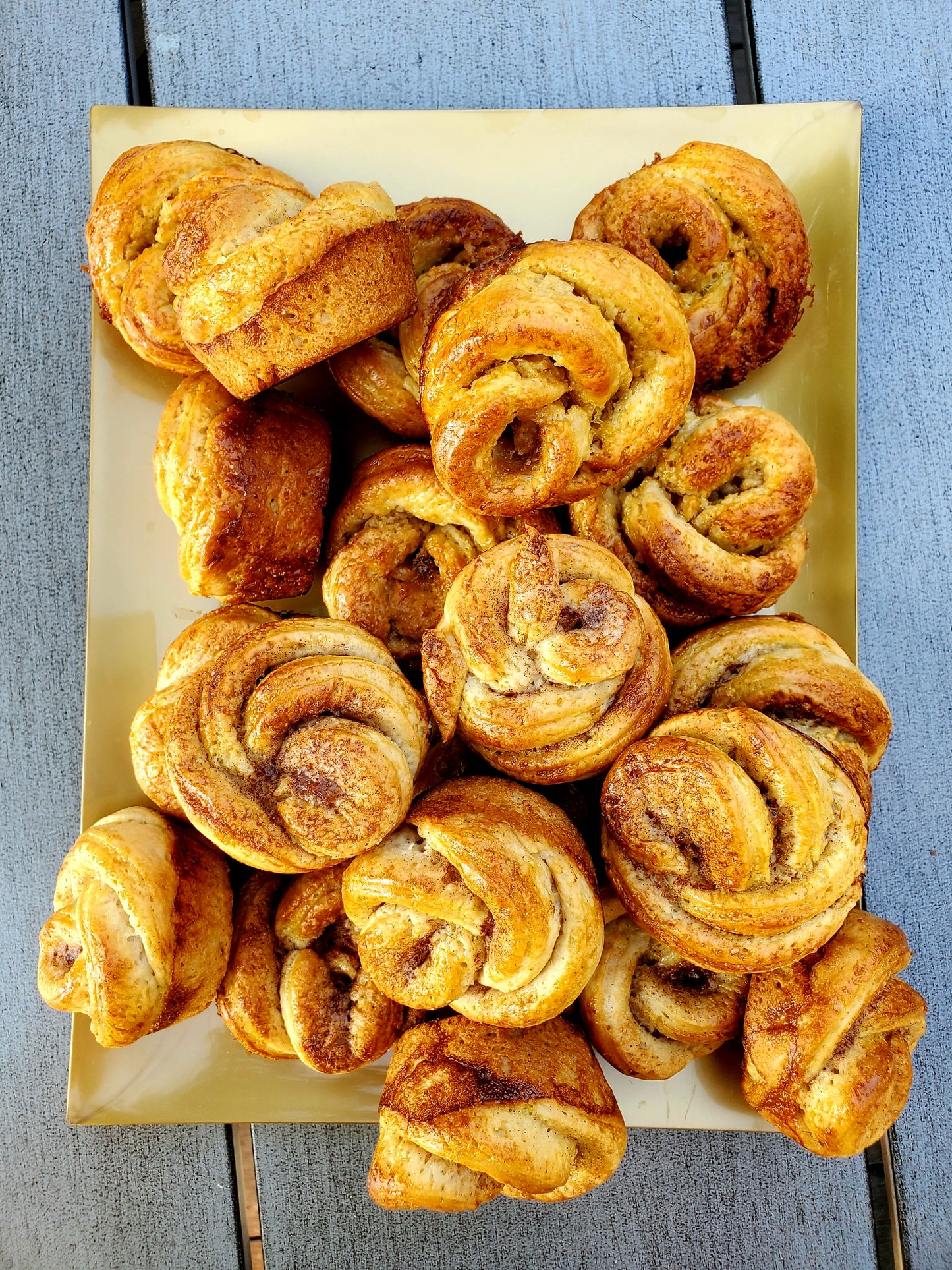 Rose-shaped Honey Rolls