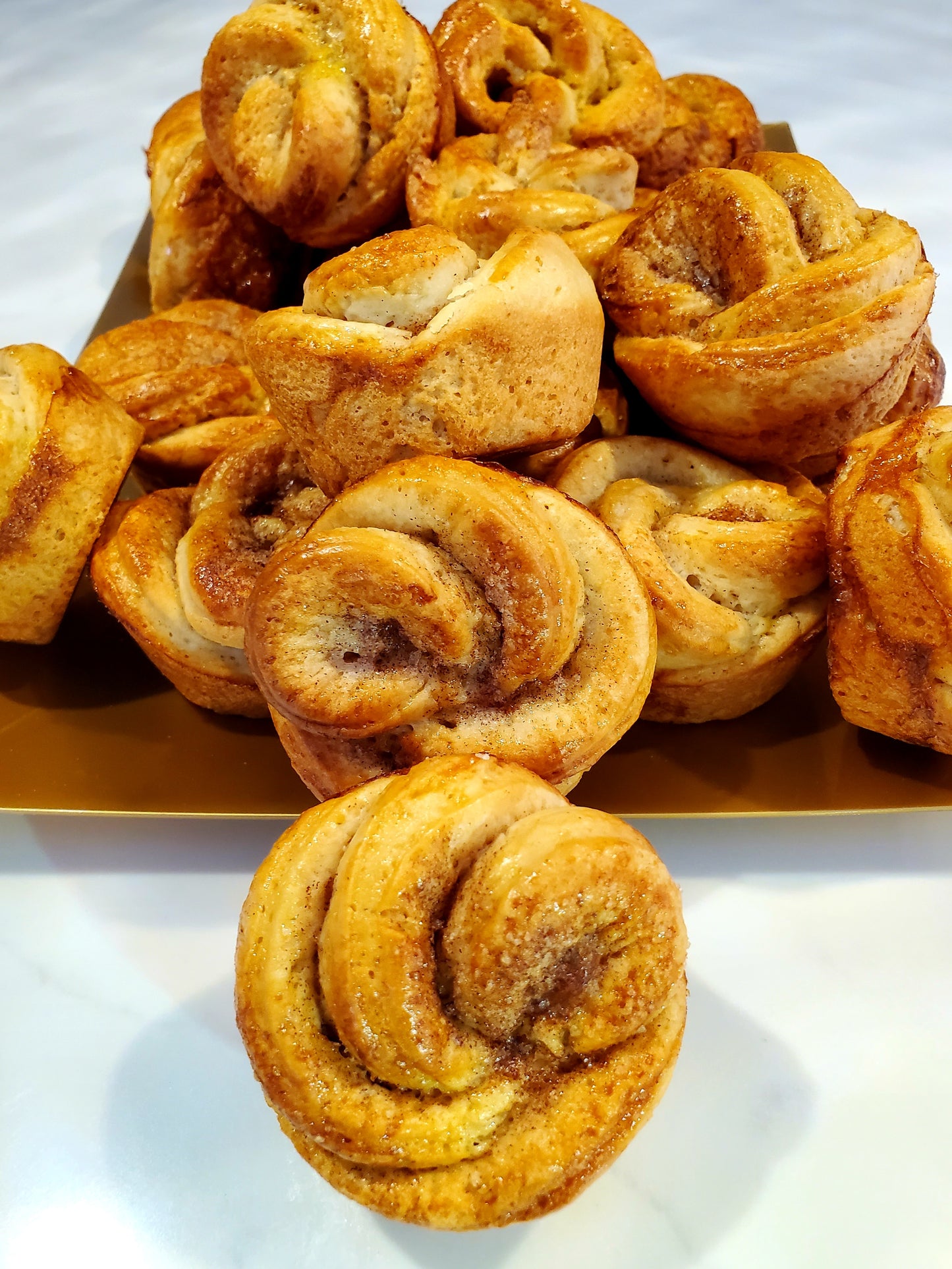 Rose-shaped Honey Rolls