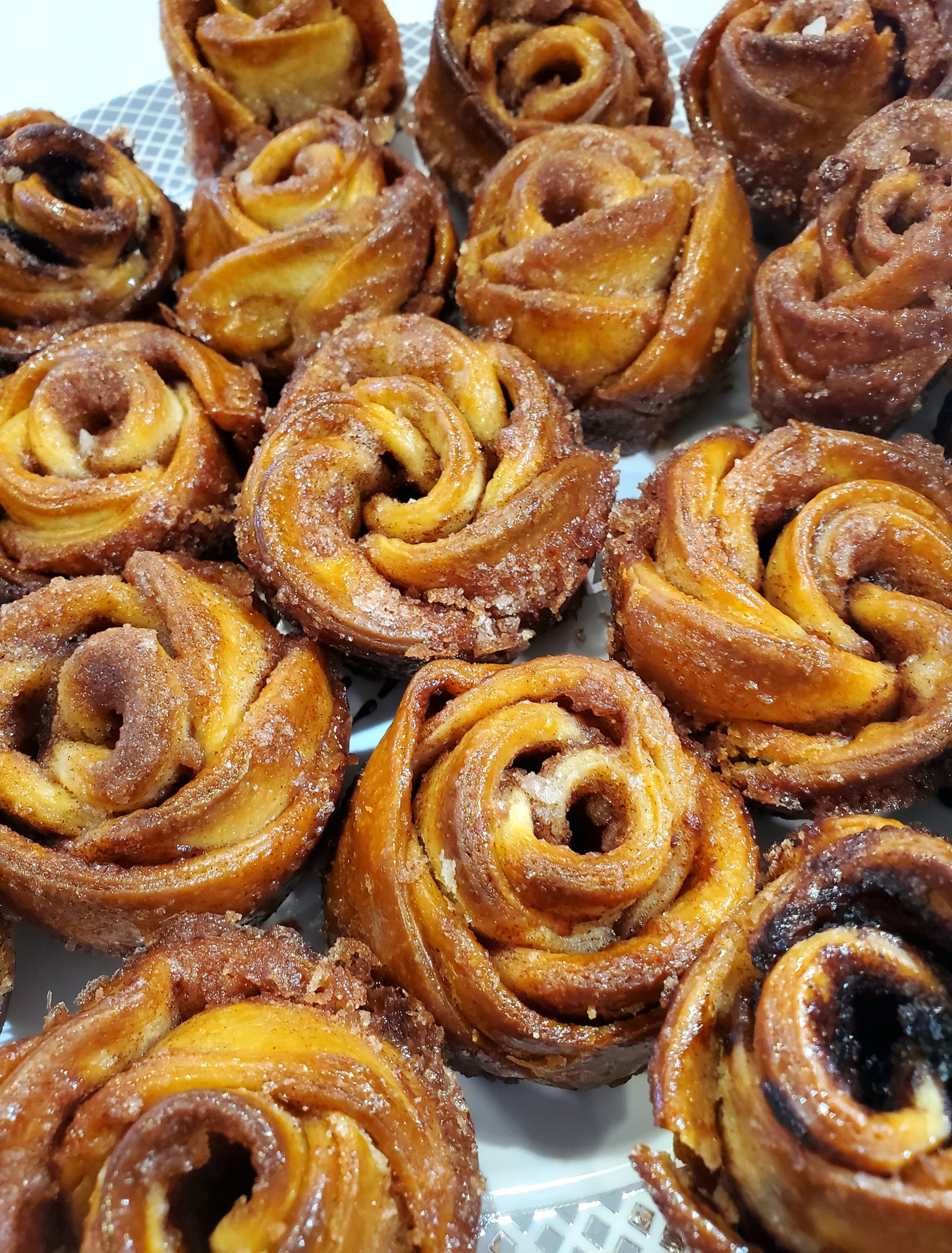 Rose-shaped Honey Rolls