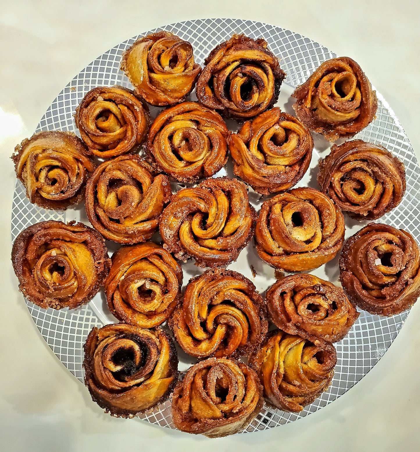 Rose-shaped Honey Rolls